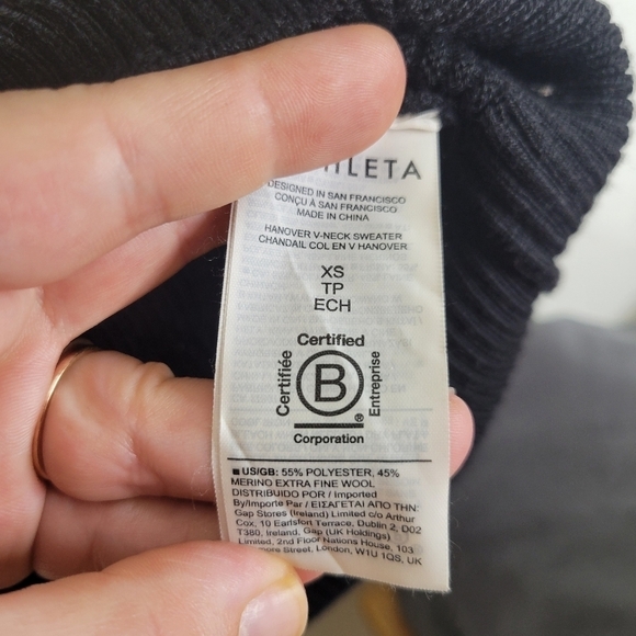 Athleta merino wool blend Vneck sweater - Picture 5 of 7